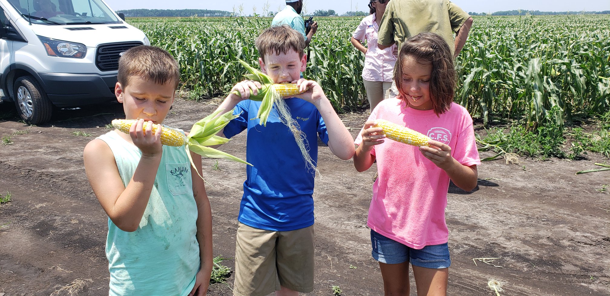children eating corn on the cob